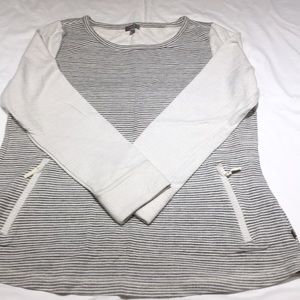 Super cute sweatshirt style top with pockets
